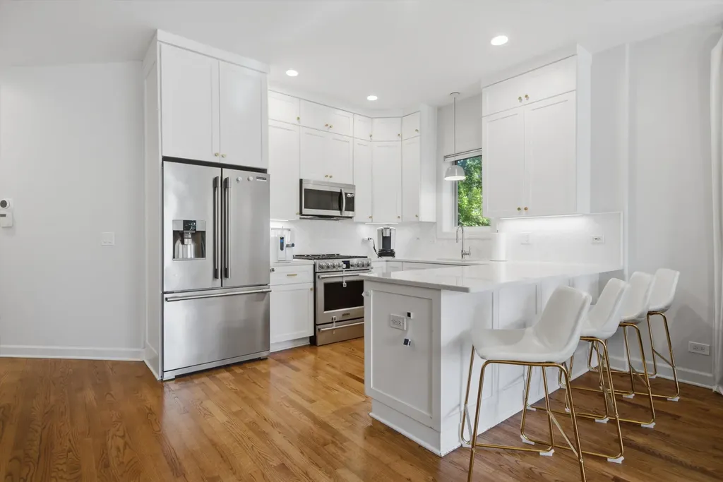 1109 West Cornelia Avenue Chicago IL 60657