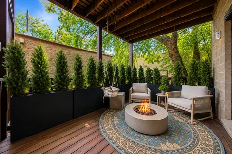 1109 West Cornelia Avenue Chicago IL 60657