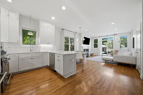 1109 West Cornelia Avenue Chicago IL 60657
