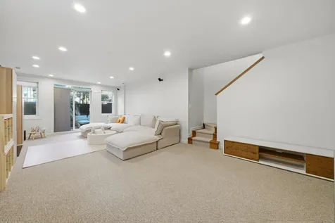 1109 West Cornelia Avenue Chicago IL 60657