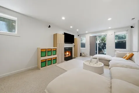 1109 West Cornelia Avenue Chicago IL 60657