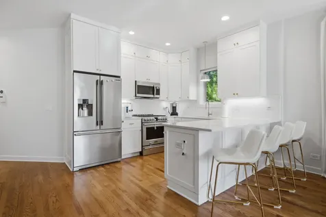 1109 West Cornelia Avenue Chicago IL 60657