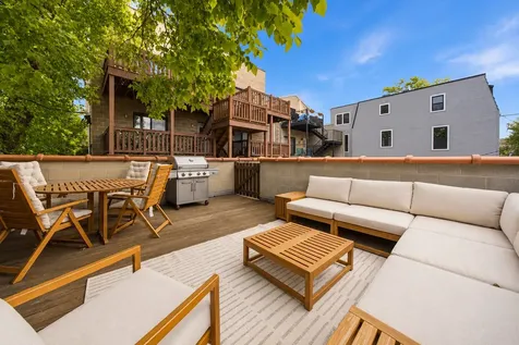 1109 West Cornelia Avenue Chicago IL 60657