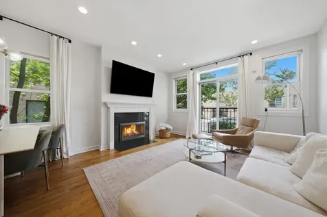 1109 West Cornelia Avenue Chicago IL 60657