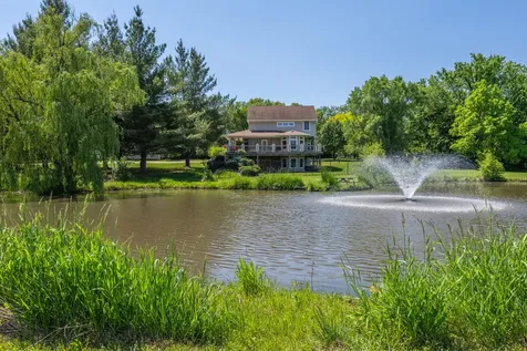 463 40TH Street East Moline IL 61244