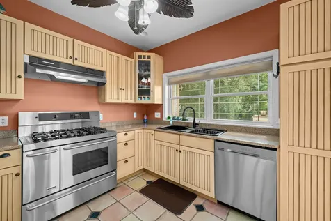463 40TH Street East Moline IL 61244