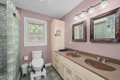 463 40TH Street East Moline IL 61244