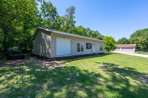 463 40TH Street East Moline IL 61244