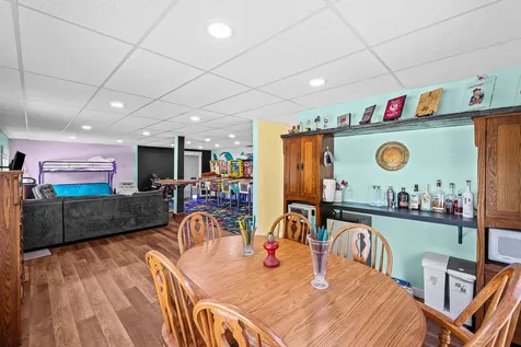 463 40TH Street East Moline IL 61244