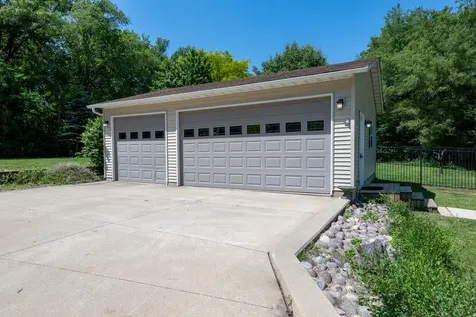 463 40TH Street East Moline IL 61244