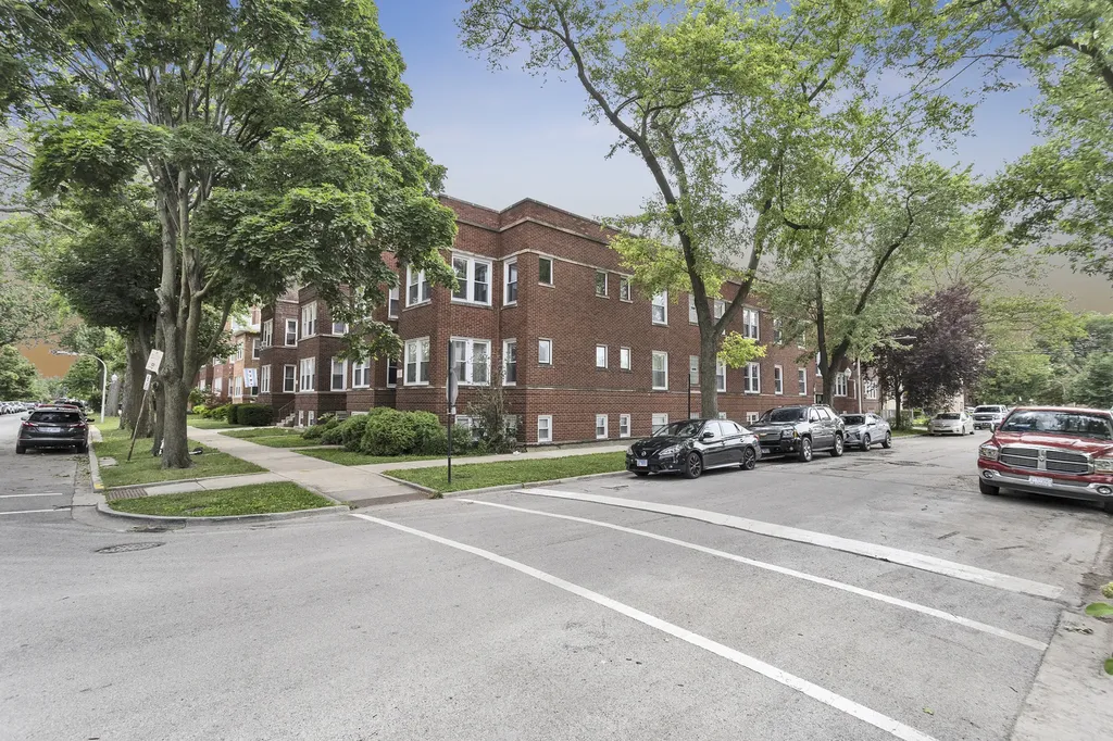 4441 West Ainslie Street Chicago IL 60630