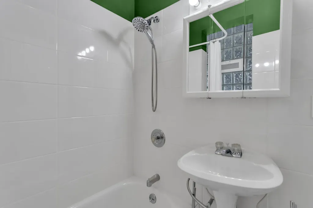 4441 West Ainslie Street Chicago IL 60630
