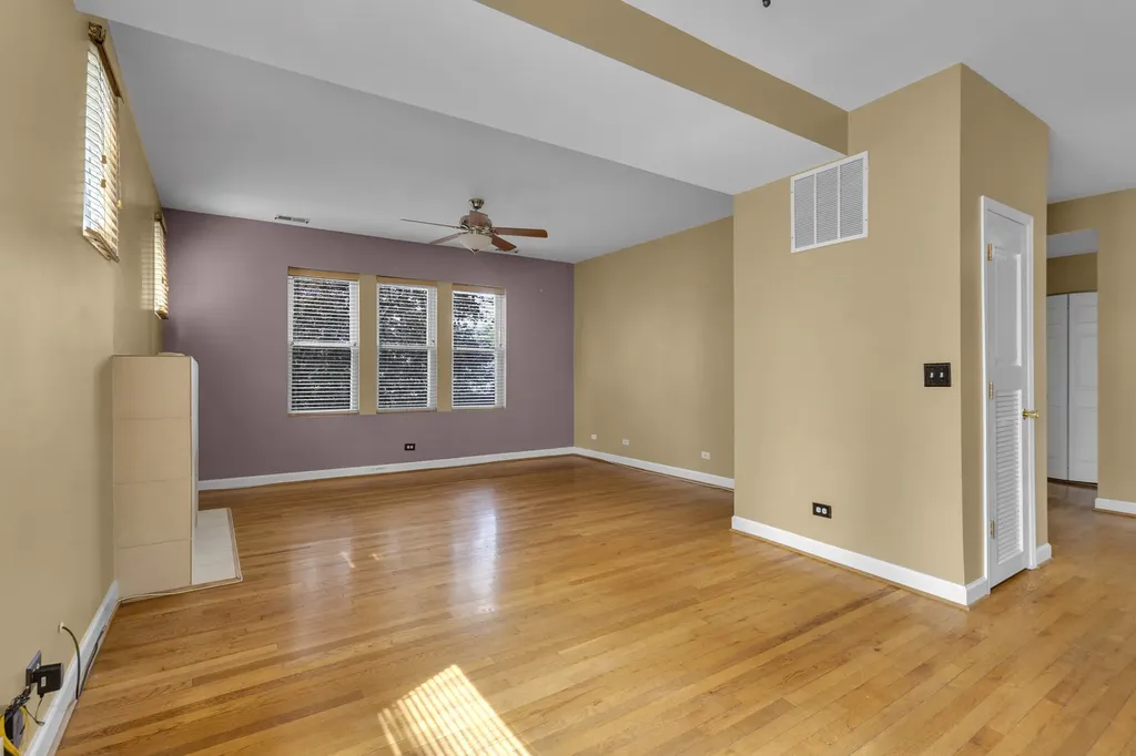 4441 West Ainslie Street Chicago IL 60630