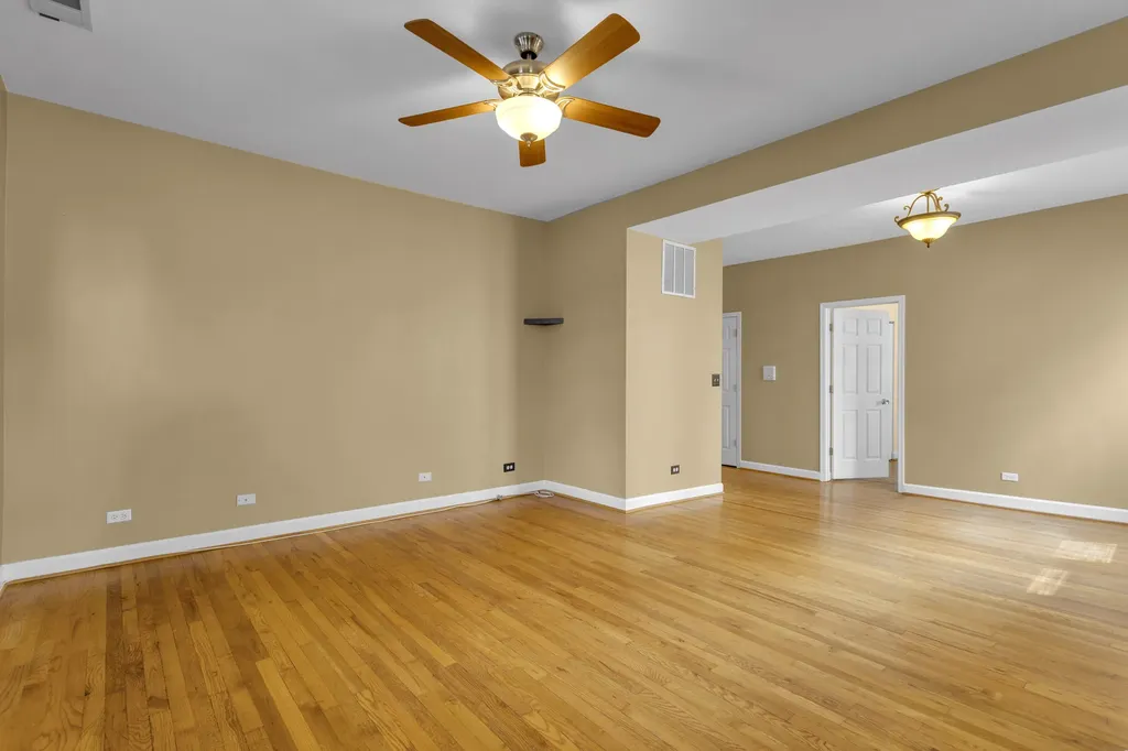 4441 West Ainslie Street Chicago IL 60630