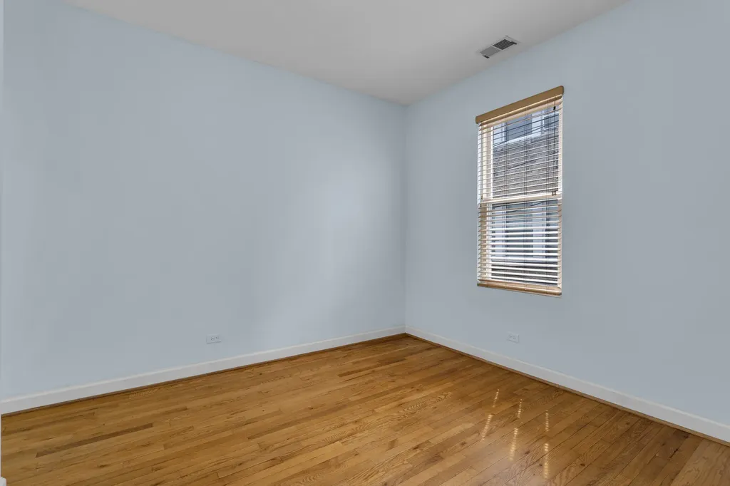 4441 West Ainslie Street Chicago IL 60630