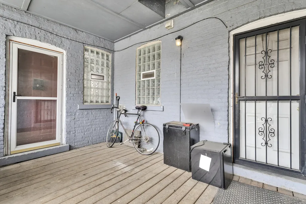 4441 West Ainslie Street Chicago IL 60630