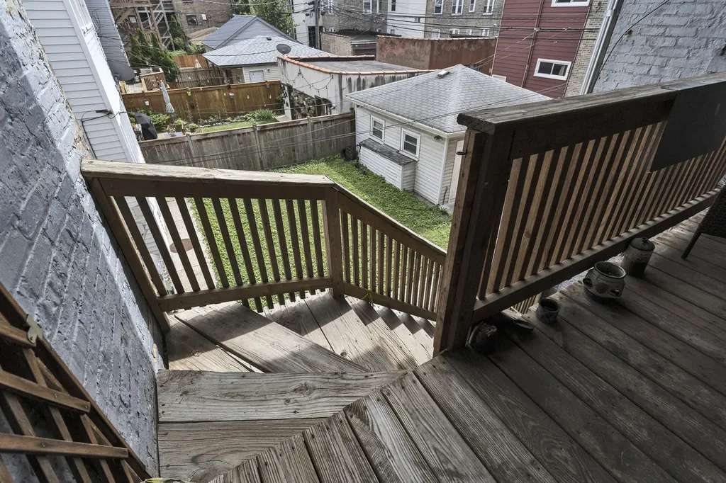 4441 West Ainslie Street Chicago IL 60630