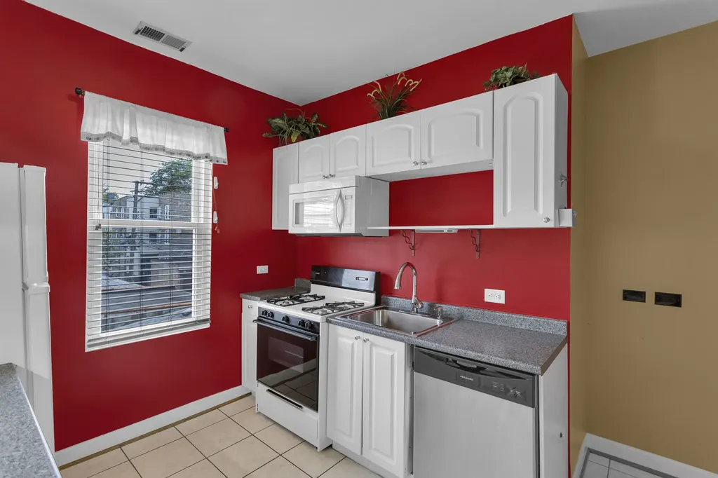 4441 West Ainslie Street Chicago IL 60630