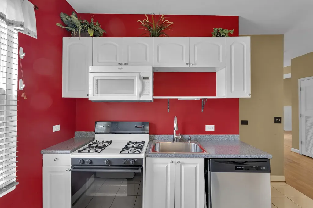 4441 West Ainslie Street Chicago IL 60630