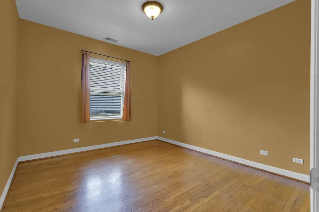 4441 West Ainslie Street Chicago IL 60630