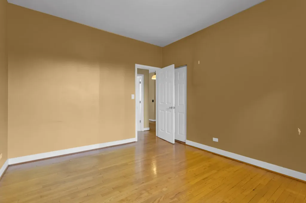 4441 West Ainslie Street Chicago IL 60630