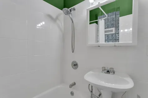 4441 West Ainslie Street Chicago IL 60630