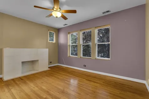 4441 West Ainslie Street Chicago IL 60630