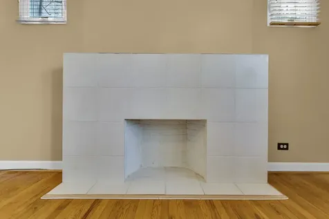 4441 West Ainslie Street Chicago IL 60630