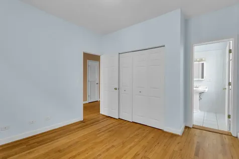 4441 West Ainslie Street Chicago IL 60630