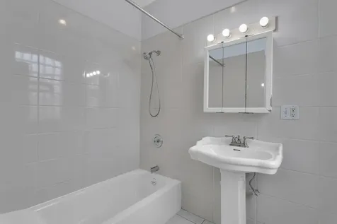 4441 West Ainslie Street Chicago IL 60630
