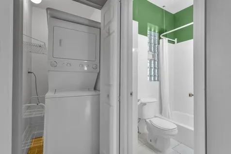 4441 West Ainslie Street Chicago IL 60630
