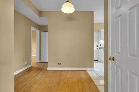 4441 West Ainslie Street Chicago IL 60630