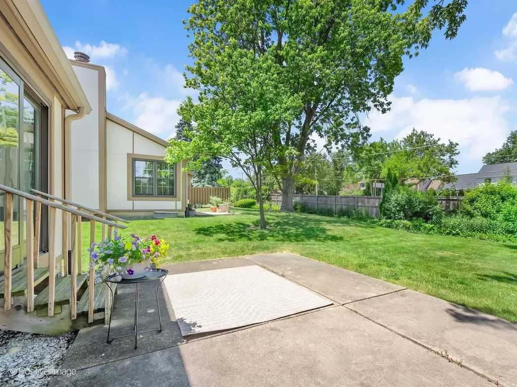 1039 Oakview Drive Wheaton IL 60187