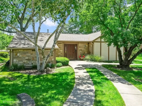 1039 Oakview Drive Wheaton IL 60187