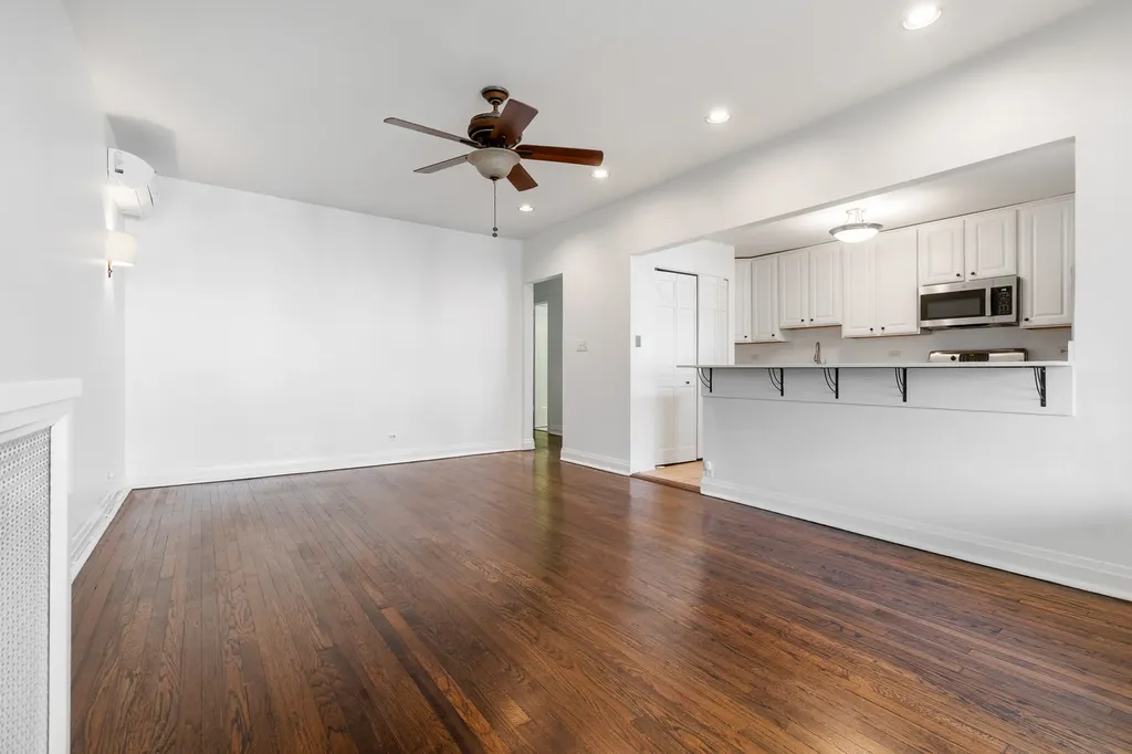 3739 North Wilton Avenue Chicago IL 60613