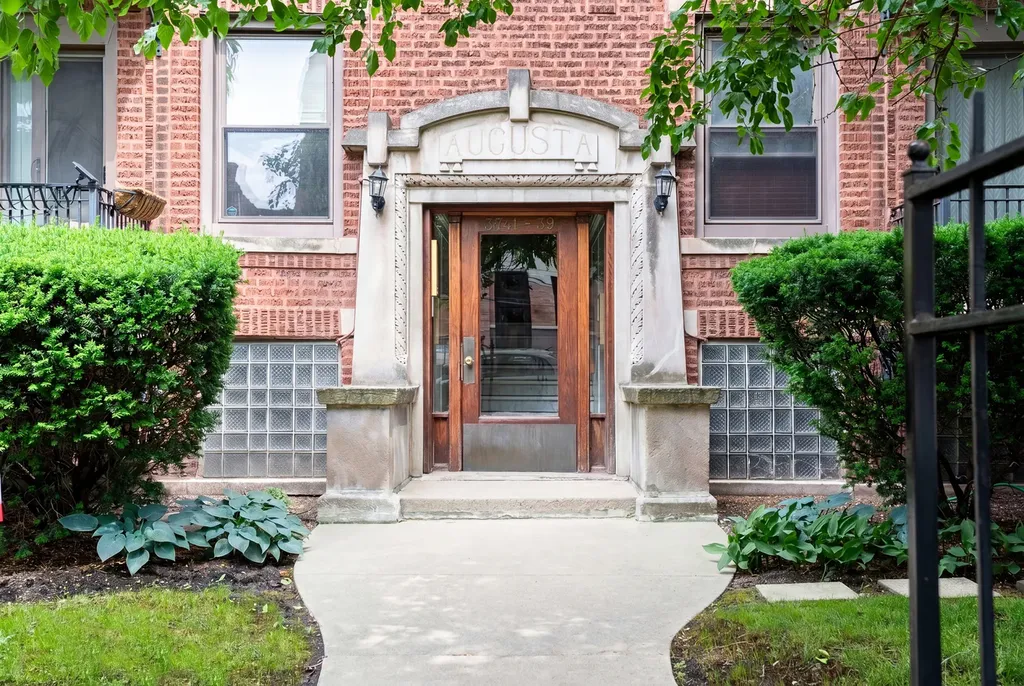 3739 North Wilton Avenue Chicago IL 60613