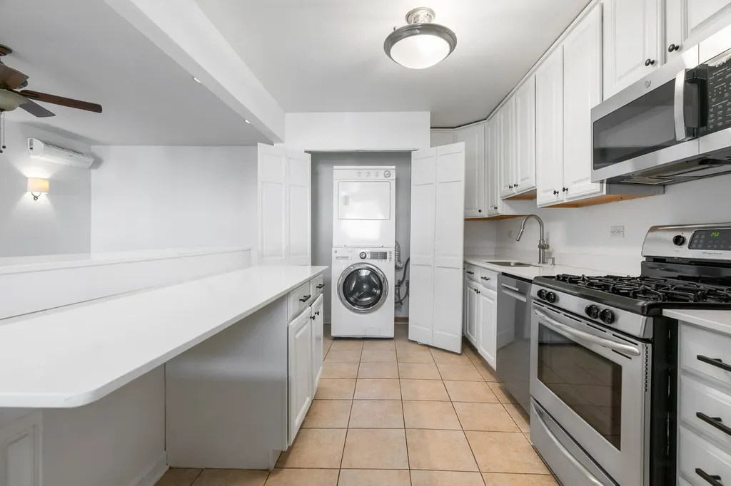 3739 North Wilton Avenue Chicago IL 60613