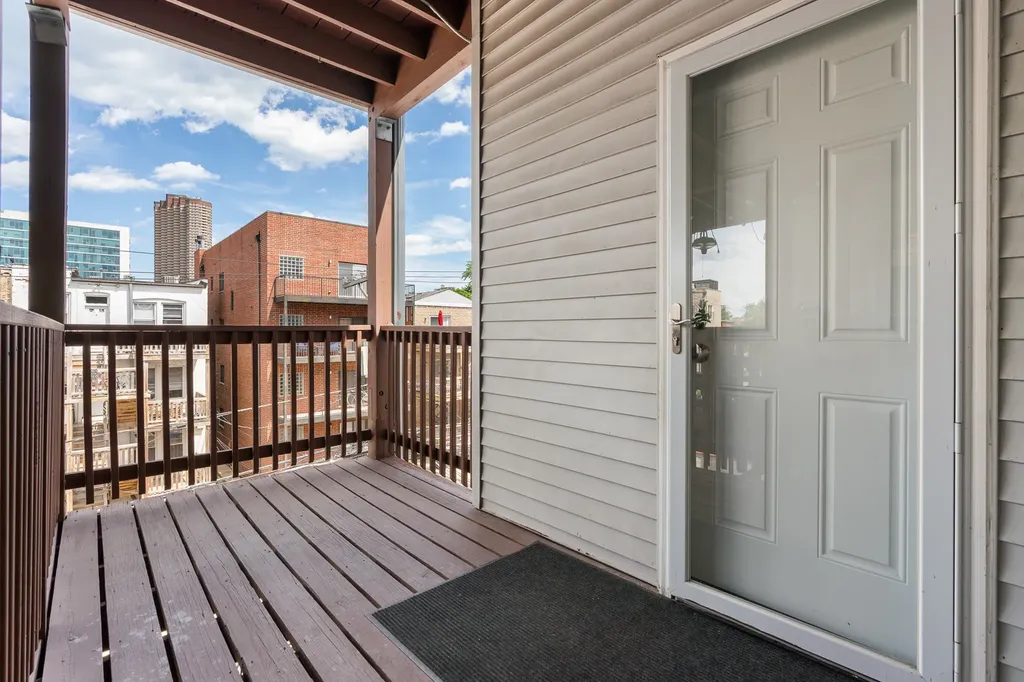 3739 North Wilton Avenue Chicago IL 60613