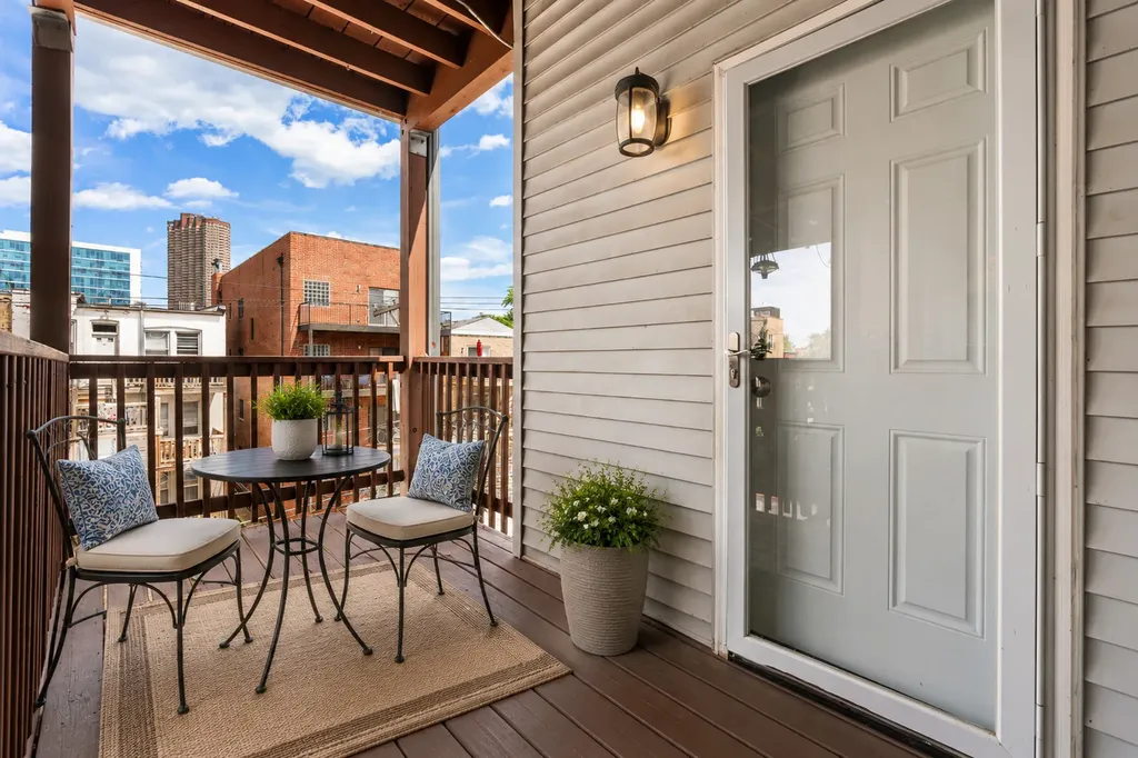 3739 North Wilton Avenue Chicago IL 60613