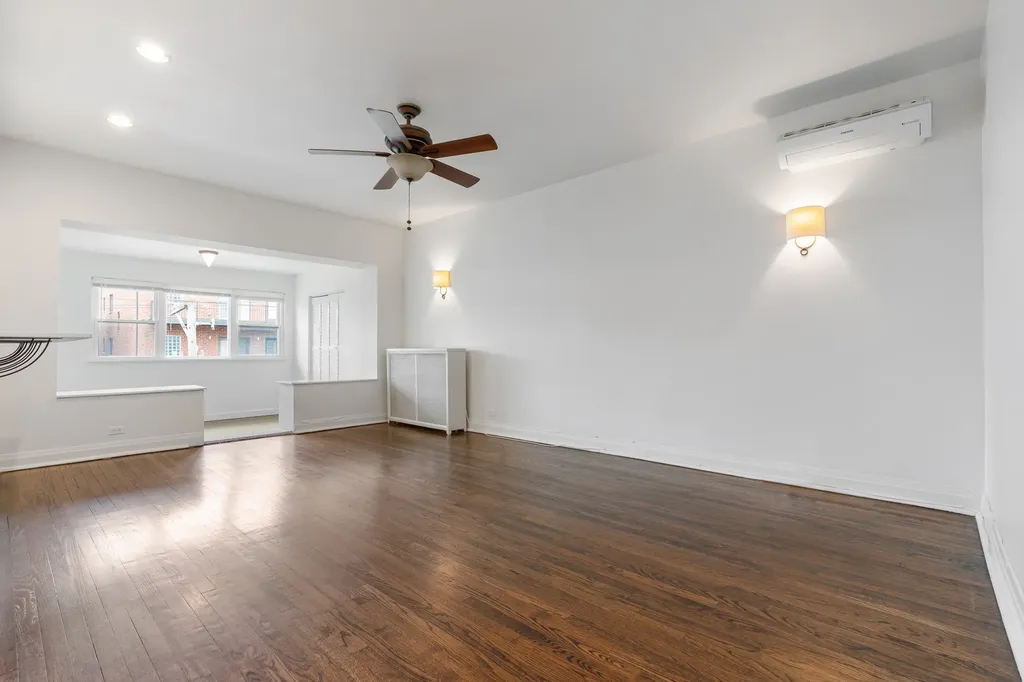 3739 North Wilton Avenue Chicago IL 60613