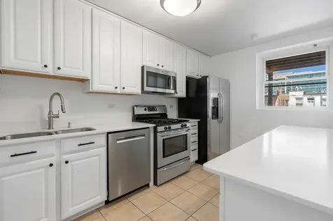3739 North Wilton Avenue Chicago IL 60613