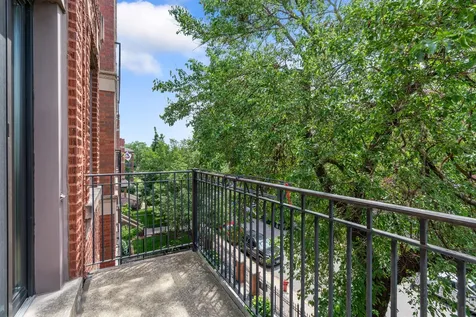 3739 North Wilton Avenue Chicago IL 60613