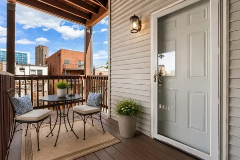 3739 North Wilton Avenue Chicago IL 60613