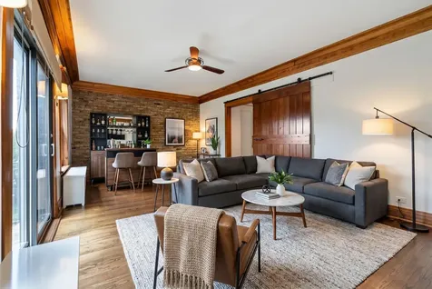 3739 North Wilton Avenue Chicago IL 60613
