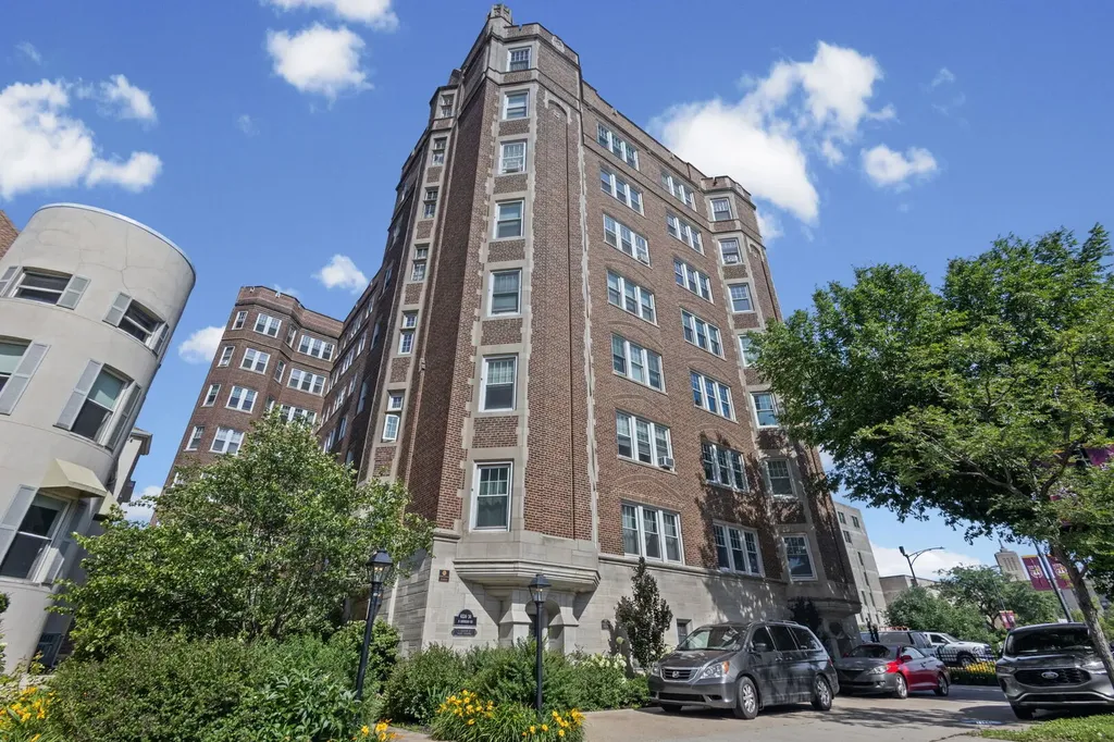 6334 North Sheridan Road Chicago IL 60660
