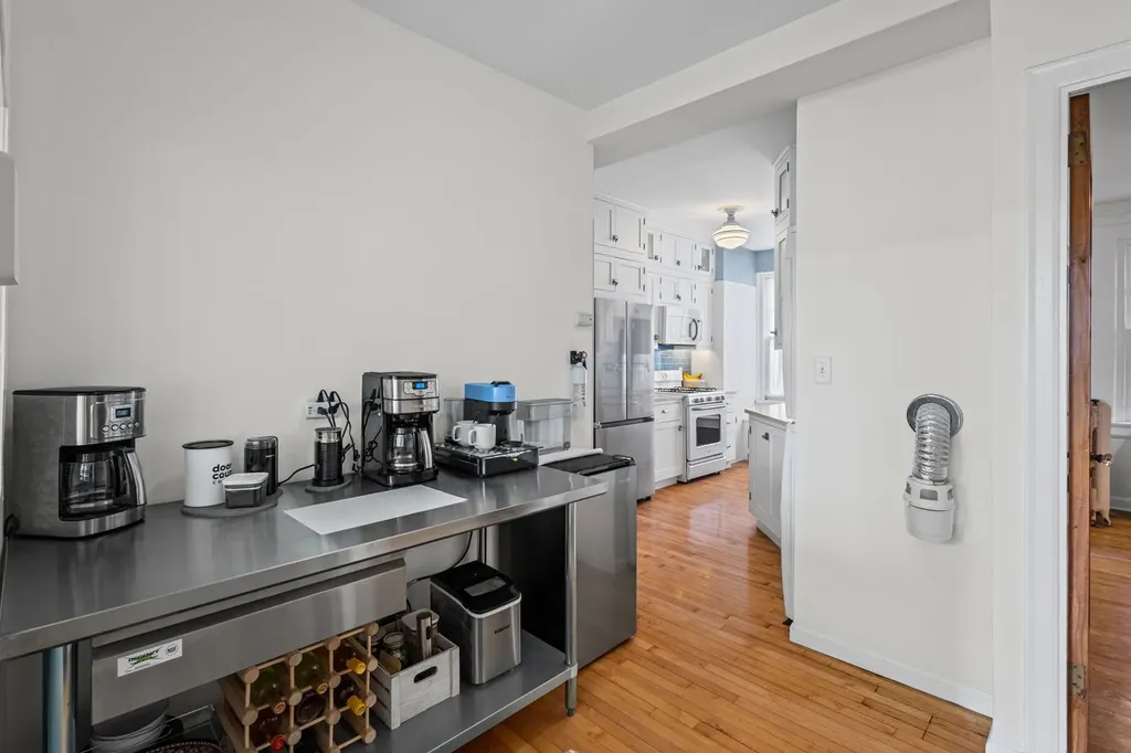 6334 North Sheridan Road Chicago IL 60660