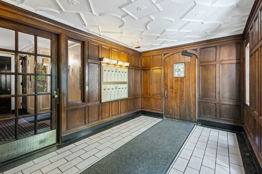 6334 North Sheridan Road Chicago IL 60660