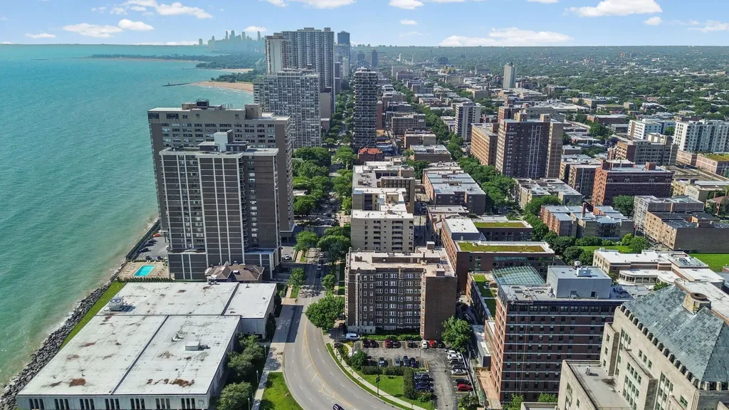 6334 North Sheridan Road Chicago IL 60660
