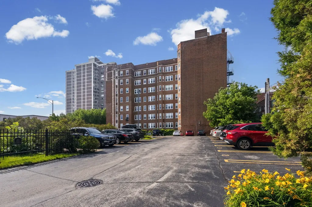 6334 North Sheridan Road Chicago IL 60660