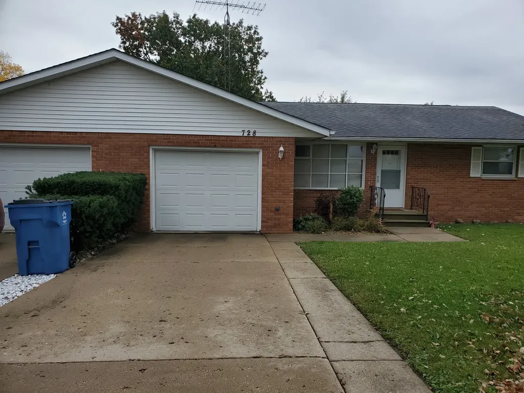 728 North 2853rd Road Utica IL 61373
